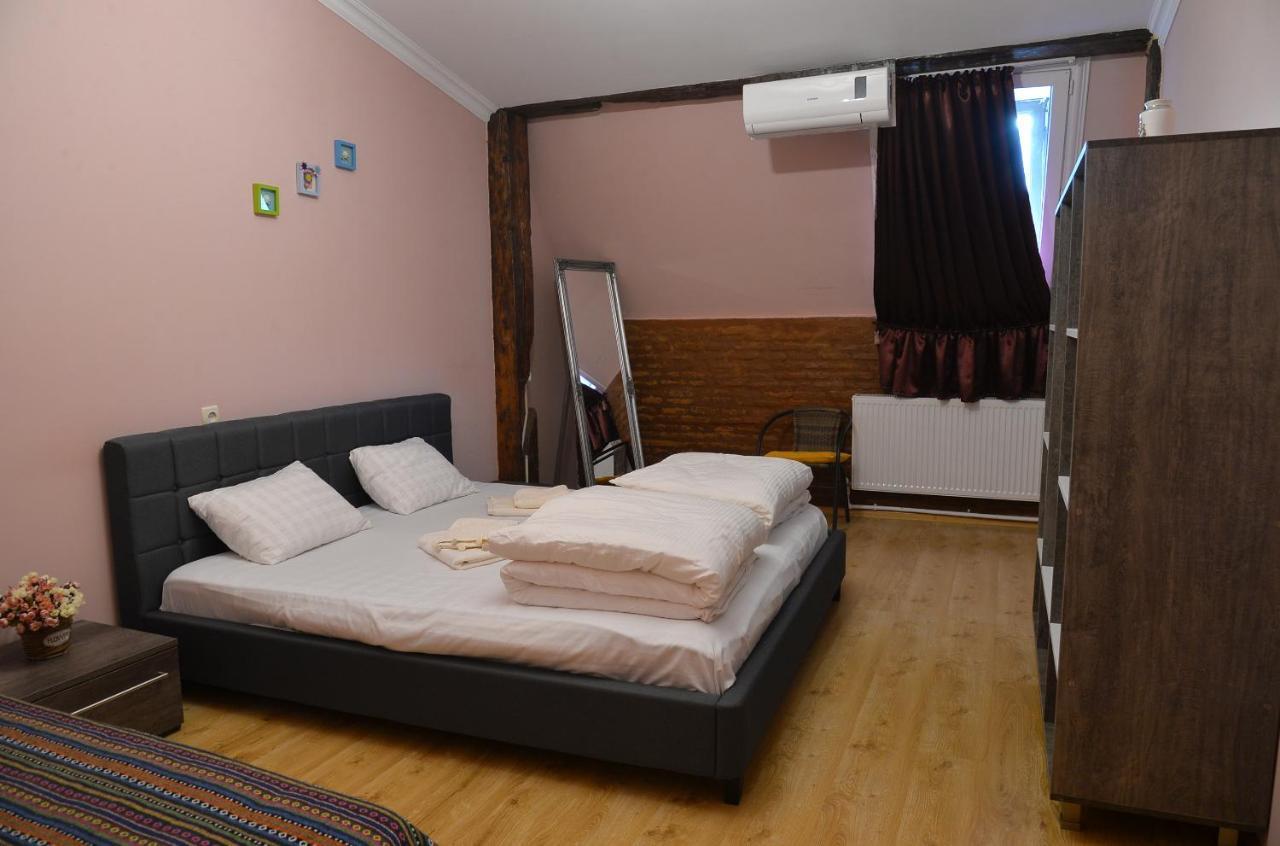 Natia'S Apartment On Dadiani St. Tbilisi Eksteriør billede